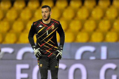 Benevento 'lu Lorenzo Montip, Benevento ile Spezia arasındaki İtalyan Serie A futbol şampiyonası maçında Benevento, Benevento' daki Ciro Vigorito Stadyumu 'nda oynanan maçın son maçı. İtalya, 07 Kasım 2020. 