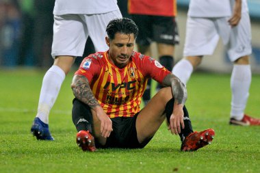 Benevento 'nun Gianluca Lapadula oyuncusu, Benevento ile Spezia arasında oynanan İtalya Serie A futbol şampiyonası maçında Benevento, Ciro Vigorito Stadyumu' nda oynanan maçın son maçı. İtalya, 07 Kasım 2020. 