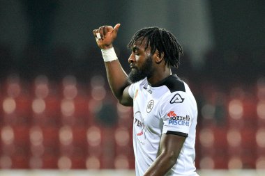 Spezia 'lı Mbala Nzola oyuncusu, Benevento ile Spezia arasında oynanan İtalya Serie A futbol şampiyonası maçında Benevento Vigorito Stadyumu' nda oynanan maçın son sonucu 0-3 oldu. İtalya, Kasım 07, 2020. 
