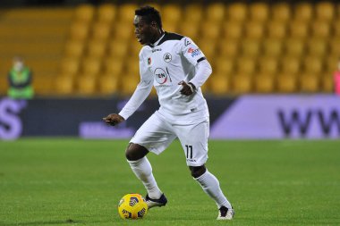 Spezia 'dan Emmanuel Gyasi, Benevento ile Spezia arasındaki İtalyan Serie A futbol şampiyonası maçında Benevento, Ciro Vigorito Stadyumu' nda oynanan maçı 0-3 yendi. İtalya, Kasım 07, 2020. 