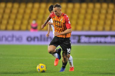 Benevento 'lu Riccardo Improta oyuncusu, Benevento ile Spezia arasındaki İtalyan Serie A futbol şampiyonluğu maçında Benevento' da oynanan Ciro Vigorito Stadyumu maçında 0-3 yenildi. İtalya, 07 Kasım 2020. 