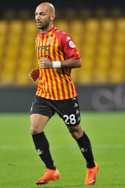 Benevento 'lu Pasquale Schiattarella oyuncusu, Benevento - Spezia final maçı 0-3 arasında oynanan İtalya Serie A futbol karşılaşması sırasında Benevento' daki Ciro Vigorito Stadyumu 'nda oynandı. İtalya, 07 Kasım 2020. 