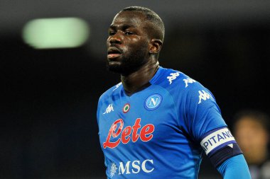 Napoli 'nin Kalidou Koulibaly oyuncusu, Napoli ile Empoli arasındaki İtalya Kupası maçında, Napoli' nin Diego Armando Maradona Stadyumu 'nda oynanan final maçı 3-2' dir. İtalya, 13 Ocak 2021.