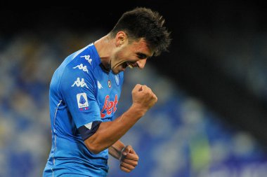 Napoli 'nin Eljif Elmas oyuncusu, Napoli ile Cenova arasındaki İtalya SerieA şampiyonluğu maçında Napoli' deki San Paolo Stadyumu 'nda oynanan maçın son maçı 6-0' dı..