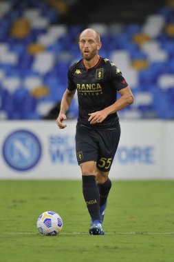 Cenova 'lı Andrea Masiello, Napoli ve Cenova arasındaki İtalya SerieA şampiyonası maçında Napoli-Ceneviz maçı 6-0, Napoli' deki San Paolo Stadyumu 'nda oynandı..