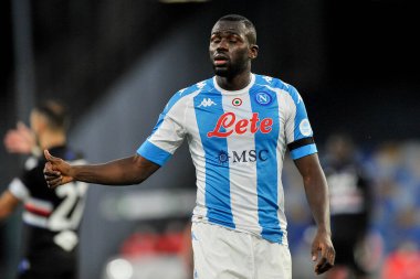 Napoli 'nin Kalidou Koulibaly oyuncusu, Napoli ile Sampdoria arasında oynanan İtalya futbol maçında, Napoli' nin Diego Armando Maradona Stadyumu 'nda oynanan maç 2-1' dir. İtalya, 13 Aralık 2020