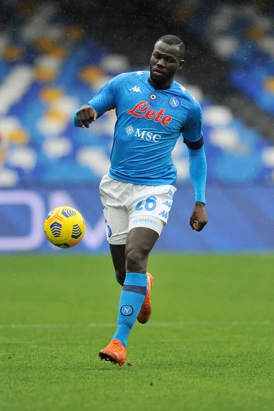 Napoli 'nin Kalidou Koulibaly oyuncusu, İtalya Ligi Serie A maçında Napoli - Fiorentina final maçı 5-0, Diego Armando Maradona Stadyumu' nda oynandı. İtalya, 17 Ocak 2021.