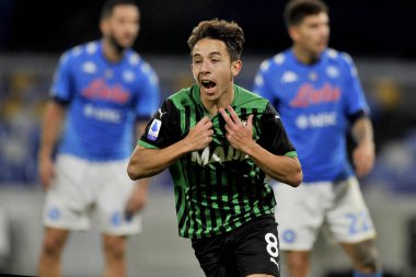 Napoli ve Sassuolo arasındaki SerieA futbol şampiyonası maçında Sassuolo 'lu Maxime Lopez, Napoli' deki San Paolo Stadyumu 'nda oynanan 0-2' lik final maçında oynadı. İtalya, 01 Kasım 2020. 