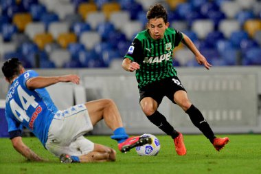 Napoli ve Sassuolo arasındaki SerieA futbol şampiyonası maçında Sassuolo 'lu Maxime Lopez, Napoli' deki San Paolo Stadyumu 'nda oynanan 0-2' lik final maçında oynadı. İtalya, 01 Kasım 2020. 