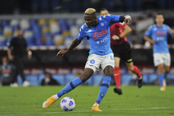 Napoli 'li Victor Osimhen, Napoli ile Sassuolo arasındaki SerieA futbol şampiyonası maçında Napoli' deki San Paolo Stadyumu 'nda oynanan maçın son maçı. İtalya, 01 Kasım 2020. 