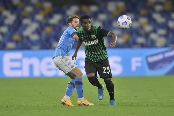 Napoli ve Sassuolo arasındaki SerieA futbol şampiyonası maçında Sassuolo 'nun Hamed Traore oyuncusu 0-2, Napoli' deki San Paolo Stadyumu 'nda oynandı. İtalya, 01 Kasım 2020. 