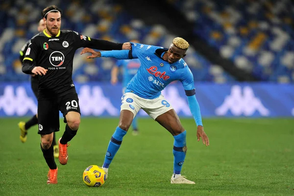 Napoli 'li Victor Osimhen, Napoli-Spezia maçının çeyrek final maçında 4-2' lik final maçını Napoli 'deki Diego Armando Maradona Stadyumu' nda oynadı. İtalya, 28 Ocak 2021. 