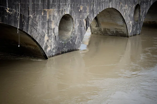 The flood of the Volturno River is worrying in Capua, which due to the abundant rains of these days has caused its level to rise over seven meters. In some points of the province of Caserta it has already broken the banks, flooding some areas. Italy,