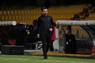 Sassuolo 'nun Roberto De Zerbi teknik direktörü, Benevento-Sassuolo maçında Benevento-Sassuolo maçı arasında oynanan maçta Benevento Vigorito Stadyumu' nda oynanmıştır. İtalya, 12 Nisan 2021. 