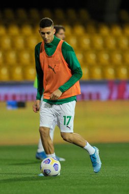 Sassuolo 'lu Mert Muldur, Benevento-Sassuolo final maçı ile Benevento-Sassuolo maçı arasında oynanan İtalya Ligi Serie A maçında Benevento Vigorito Stadyumu' nda oynandı. İtalya, 12 Nisan 2021. 