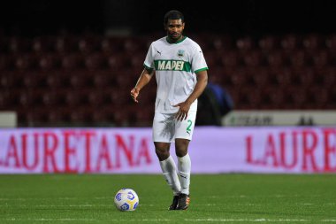 Sassuolo takımından Santos Marlon, Benevento-Sassuolo maçında Benevento-Sassuolo maçı arasında oynanan Serie A maçında, Benevento 'daki Ciro Vigorito Stadyumu' nda oynandı. İtalya, 12 Nisan 2021. 