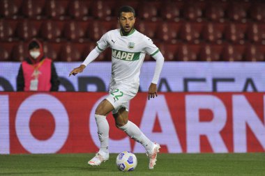 Sassuolo 'lu Jeremy Toljan, Benevento - Sassuolo final maçı arasında oynanan İtalya Ligi Serie A maçında Benevento Vigorito Stadyumu' nda oynanan maçtır. İtalya, 12 Nisan 2021. 