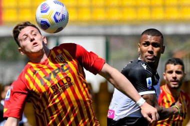 Benevento 'nun Adolfo Gaich oyuncusu, Benevento-Udinese maçının final maçı olan Serie A maçında, Benevento' nun Ciro Vigorito Stadyumu 'nda oynandı. Benvento, İtalya, 25 Nisan 2021.