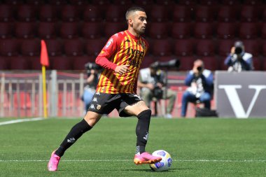 Benevento 'lu Roberto Insigne, Benevento-Udinese maçının final maçı olan Serie A maçında Benevento-Udinese maçının 2-4' lük galibiyeti ile Benevento 'daki Ciro Vigorito Stadyumu' nda oynandı. Benvento, İtalya, 25 Nisan 2021. 