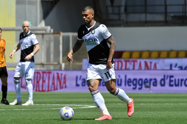 Udinese 'li Souza Walace, İtalya Ligi Serie A maçında Benevento - Udinese final maçı 2-4, Benevento' daki Ciro Vigorito Stadyumu 'nda oynandı. Benvento, İtalya, 25 Nisan 2021. 