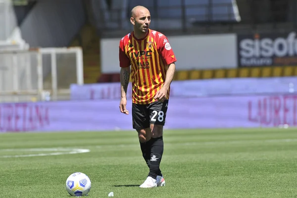 Benevento 'daki Ciro Vigorito Stadyumu' nda oynanan ve Benevento-Udinese final maçı 2-4 arasında oynanan İtalya Ligi Serie A maçında Pasquale Schiattarella oyuncusu. Benvento, İtalya, 25 Nisan 2021. 