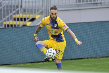 Frosinone 'li Francesco Zampano, Frosinone' nin Frosinone 'deki Benito Stirpe Stadyumu' nda oynanan Frosinone ile Pisa arasındaki İtalyan Serie B şampiyonası maçında 3-1 yenildi. Frosinone, İtalya, 01 Mayıs 2021. 