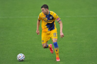 Frosinone takımından Andrija Novakovich Frosinone, Frosinone 'deki Benito Stirpe Stadyumu' nda oynanan Frosinone ile Pisa arasındaki İtalyan Serie B şampiyonası maçında 3-1 yenildi. Frosinone, İtalya, 01 Mayıs 2021.