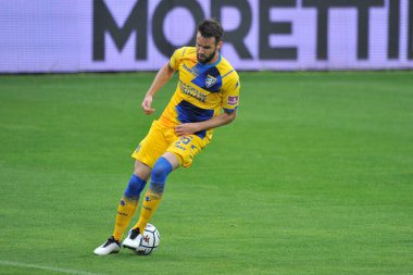 Frosinone 'li Przemyslaw Szyminski, Frosinone' deki Benito Stirpe Stadyumu 'nda oynanan Frosinone-Pisa maçında İtalya Serie B şampiyonluğu maçında 3-1 yenildi. Frosinone, İtalya, 01 Mayıs 2021. 