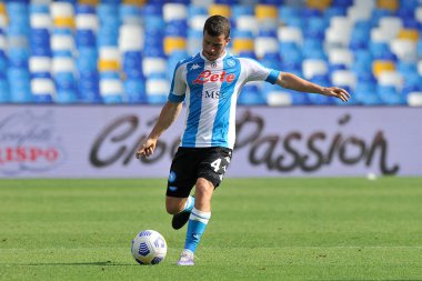 Napoli 'den Diego Demme, Napoli ile Cagliari arasındaki İtalyan Serie A ligi maçında 1-1' lik final maçı Diago Armando Maradona Stadyumu 'nda oynandı. Napoli, İtalya, 02 Mayıs 2021