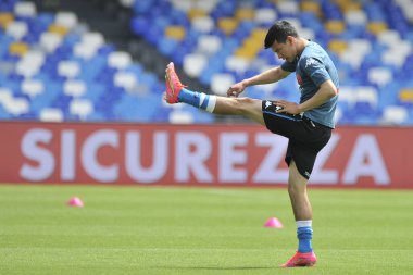 Napoli 'li Hirving Lozano oyuncusu, Napoli ile Cagliari arasındaki İtalya Serie A ligi maçında 1-1, Diago Armando Maradona Stadyumu' nda oynandı. Napoli, İtalya, 02 Mayıs 2021.