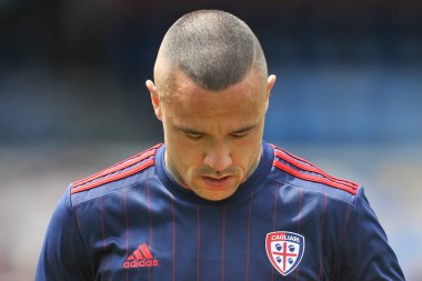 Cagliari 'nin Radja Nainggolan oyuncusu, Napoli ile Cagliari arasında oynanan İtalya Serie A ligi final maçı sırasında Diago Armando Maradona Stadyumu' nda oynandı. Napoli, İtalya, 02 Mayıs 2021. 