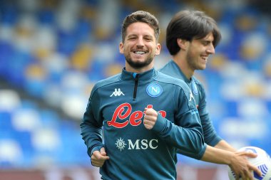 Napoli 'nin Dries Mertens oyuncusu, Napoli ile Cagliari arasındaki İtalya Serie A ligi maçında 1-1, Diago Armando Maradona Stadyumu' nda oynandı. Napoli, İtalya, 02 Mayıs 2021. 