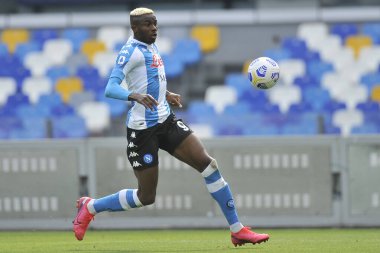 Napoli 'li Victor Osimhen, Napoli ile Cagliari arasındaki İtalyan Serie A ligi maçında 1-1' lik final maçı Diago Armando Maradona Stadyumu 'nda oynandı. Napoli, İtalya, 02 Mayıs 2021. 