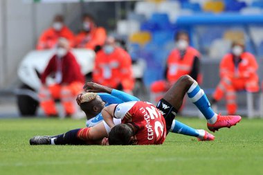 Napoli 'li Victor Osimhen, Napoli ile Cagliari arasındaki İtalyan Serie A ligi maçında 1-1' lik final maçı Diago Armando Maradona Stadyumu 'nda oynandı. Napoli, İtalya, 02 Mayıs 2021. 