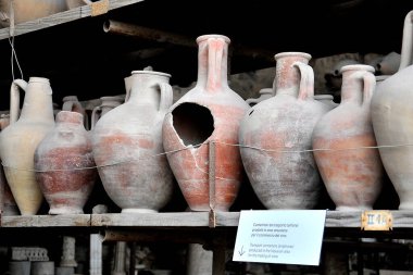 Kazılar sırasında, Villa dei Misteri ve Lupanare 'nin bakımından sonra yeniden açılan kazılar sırasında. Pompeii, İtalya, 19 Temmuz 2021. 