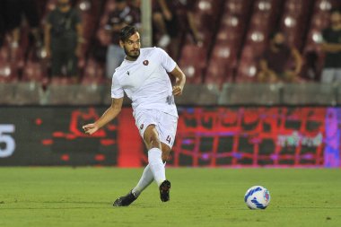 Dimitros Stavropoulos Reggina 'nın oyuncusu, Salernitana ile Reggina arasındaki İtalya Kupası maçında Salerno' daki Arechi Stadyumu 'nda oynanan final maçı 2-0' dı..