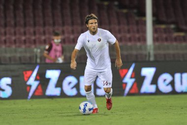 Reggina 'lı Perparim Hetemaj oyuncusu, Salernitana ile Reggina arasındaki İtalya Kupası maçında Salerno' daki Arechi Stadyumu 'nda oynanan final maçında 2-0 yenildi..