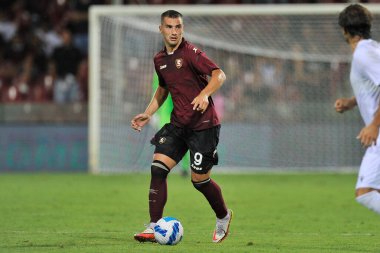 Salernitana 'lı Federico Bonazzoli oyuncusu, Salernitana ile Reggina arasındaki İtalya Kupası maçında Salerno' daki Arechi Stadyumu 'nda oynanan final maçı 2-0 oldu..