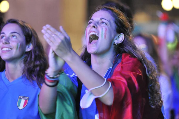 Fãs Italianos Celebram Piazza Del Popolo Roma Após Vitória Itália — Fotografia de Stock