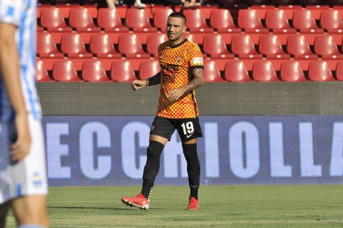 Benevento 'nun Roberto Insigne oyuncusu, Benevento' nun Ciro Vigorito Stadyumu 'nda oynanan İtalya Kupası karşılaşmasında Rta Benevento-Spal final maçında 2-1 yenildi..