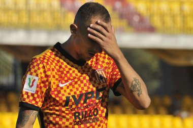 Benevento 'lu Riccardo Improta oyuncusu, İtalya Kupası Rta Benevento vs Spal final maçında, Benevento' daki Ciro Vigorito Stadyumu 'nda oynanan 2-1' lik final maçında,.