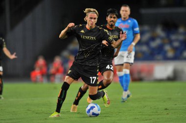 Venezia 'dan Dennis Johnsen, Napoli ile Venezia arasındaki İtalya SerieA şampiyonası maçında 2-0, Diego Armando Maradona Stadyumu' nda oynandı..