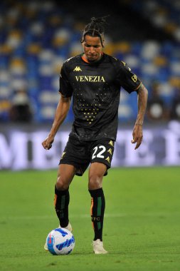 Venezia 'nın Tyronne Ebuehi oyuncusu, Napoli ile Venezia arasında oynanan İtalya SerieA şampiyonası maçında Diego Armando Maradona Stadyumu' nda oynanan maç 2-0 berabere sonuçlandı.. 