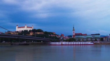 Gün batımında Bratislava zaman atlamalı