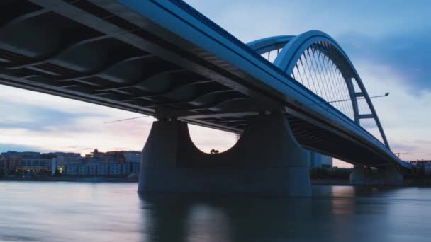 Bratislava lapso de tiempo durante la puesta del sol — Vídeo de stock