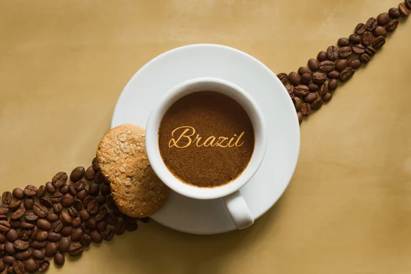 Натюрморт - кофе с текстом Бразилия — стоковое фото