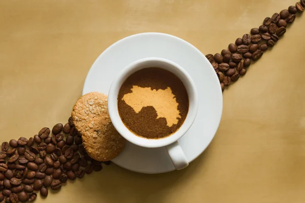 Натюрморт - кава з картою Гвінеї — стокове фото
