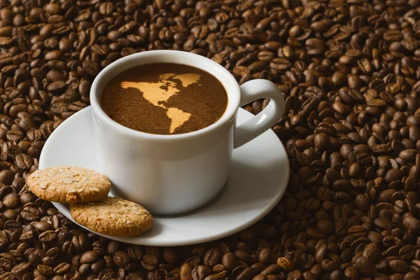 Stillleben - Kaffee mit Karte des amerikanischen Kontinents — Stockfoto