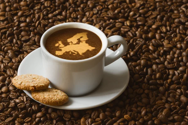 Stillleben - Kaffee mit Karte des europäischen Kontinents — Stockfoto