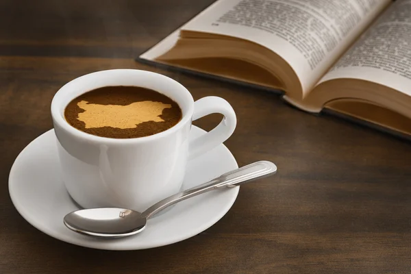 Натюрморт - кофе с картой Болгарии — стоковое фото